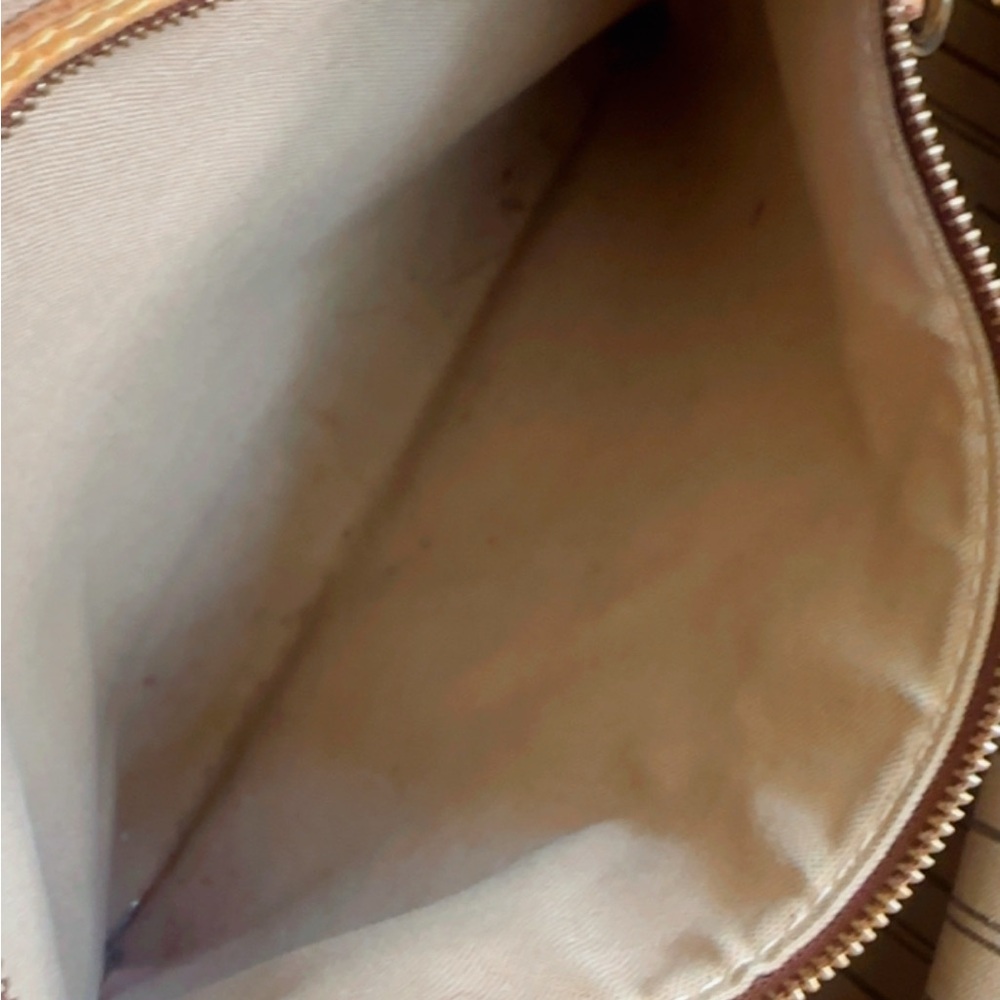 Louis Vuitton Delightful Monogram Bag
(Authentic) - Picture 6 of 11